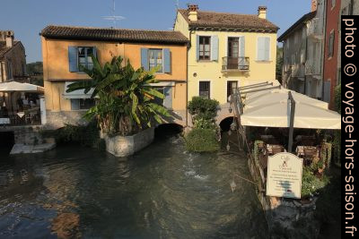 Maisons et bars du Borghetto. Photo © Alex Medwedeff