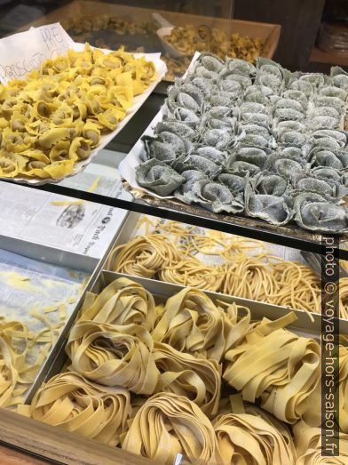 Tortellini et autre pâtes chez Pastificio Remelli. Photo © Alex Medwedeff