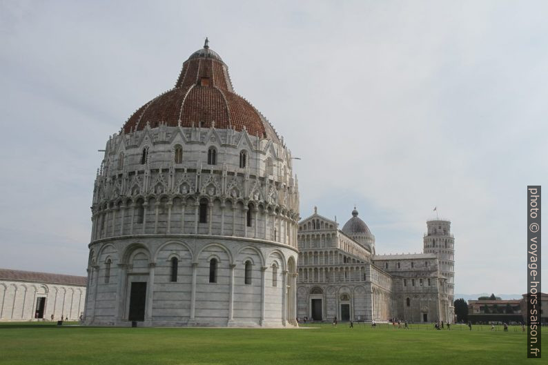 Piazza dei Miracoli avec le baptistère devant. Photo © Alex Medwedeff