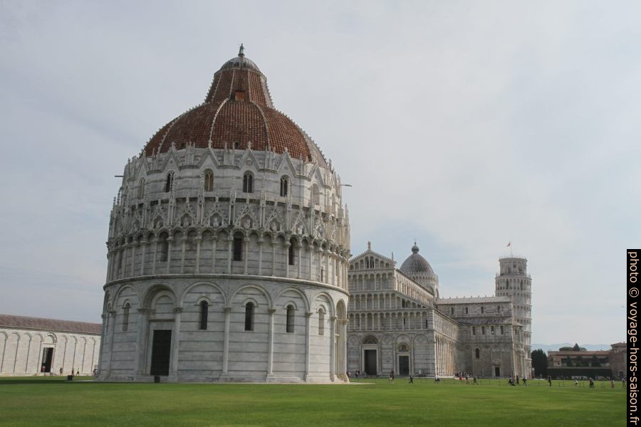 Piazza dei Miracoli avec le baptistère devant. Photo © Alex Medwedeff