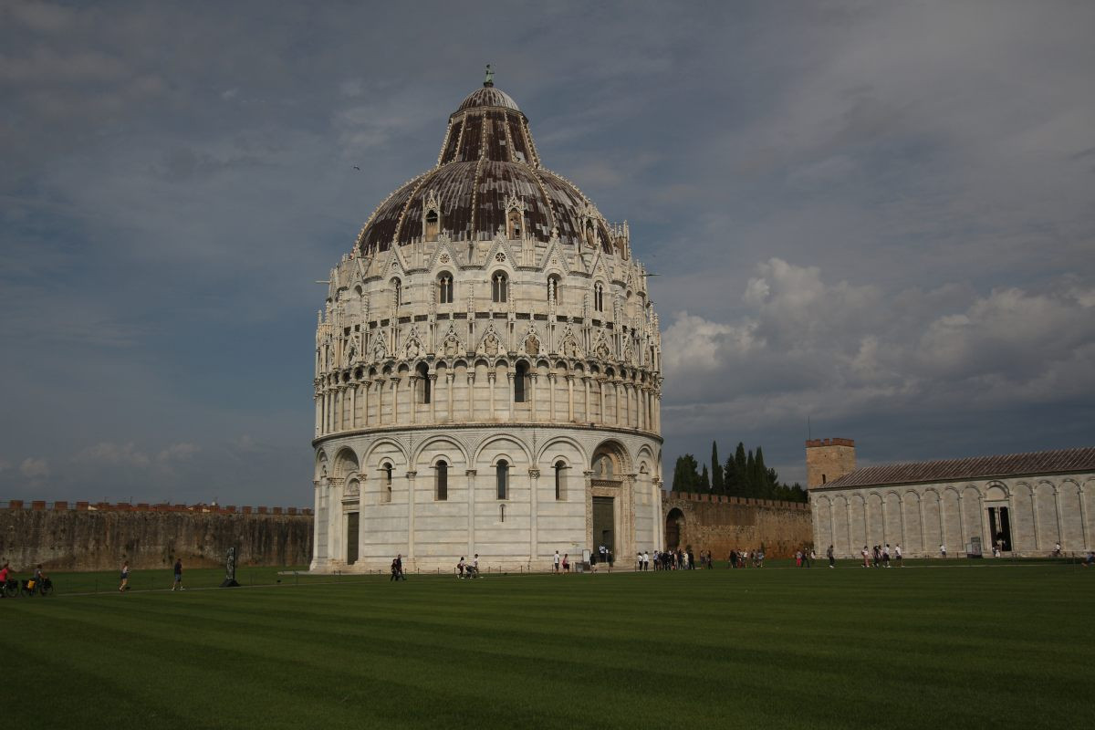 Le Baptistère et le cimetière Camposanto de Pise. Photo © André M. Winter