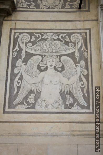 Sgraffito de la façade Palazzo della Carovana. Photo © André M. Winter