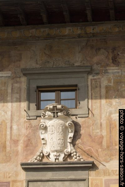 Emblème sculpté du Palazzo Puteano. Photo © André M. Winter