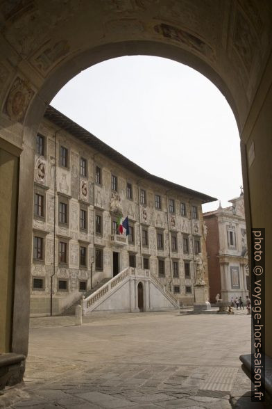 Vue retour du passage vers le Palazzo della Carovana. Photo © Alex Medwedeff