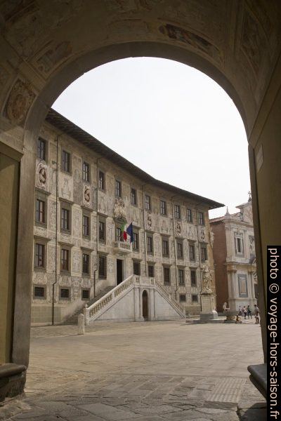 Vue retour du passage vers le Palazzo della Carovana. Photo © Alex Medwedeff