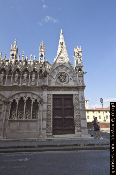 Détail de la façade sud de l'Église Santa Maria della Spina. Photo © André M. Winter