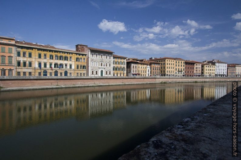 Palazzio Vitelli, Università di Pisa et la Chiesa Madonna dei Galletti au bord de l'Arno. Photo © André M. Winter