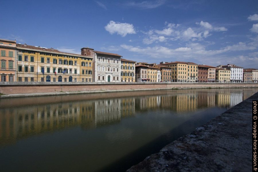 Palazzio Vitelli, Università di Pisa et la Chiesa Madonna dei Galletti au bord de l'Arno. Photo © André M. Winter