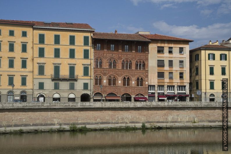 Le Palazzo Agostini au bord de l'Arno. Photo © Alex Medwedeff