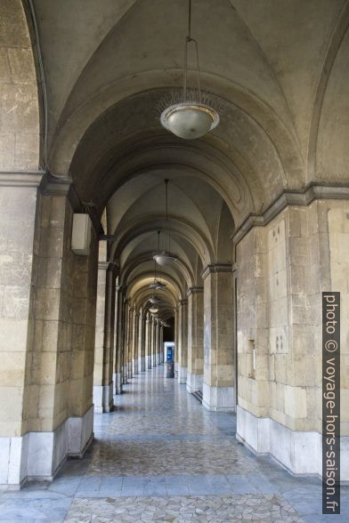 Arcades de l'hôtel de ville de Pise. Photo © Alex Medwedeff