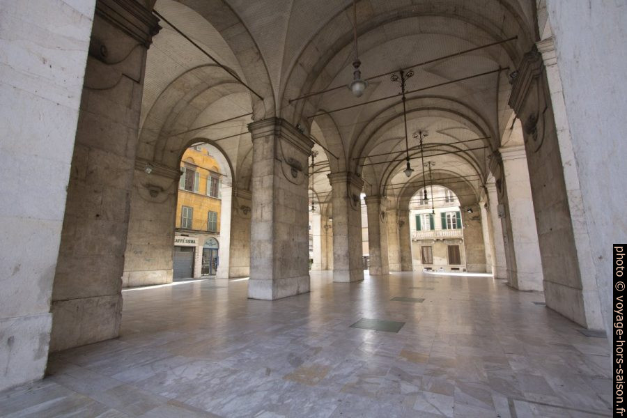 Logge dei Banchi. Photo © André M. Winter