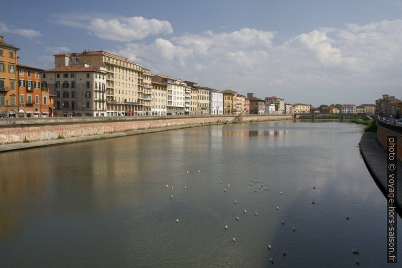 L'Arno vu en direction amont du Ponte di Mezzo. Photo © Alex Medwedeff