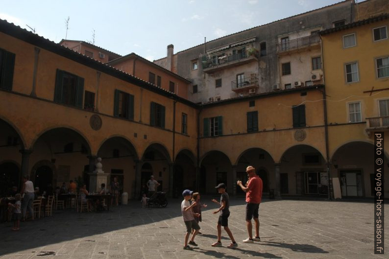 Piazza delle Vettovaglie. Photo © Alex Medwedeff