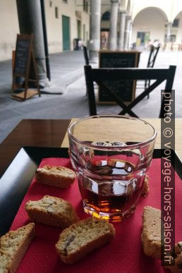 Vino Santo et cantuccini. Photo © André M. Winter