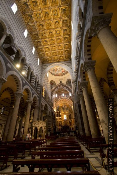 La nef de la cathédrale de Pise. Photo © André M. Winter