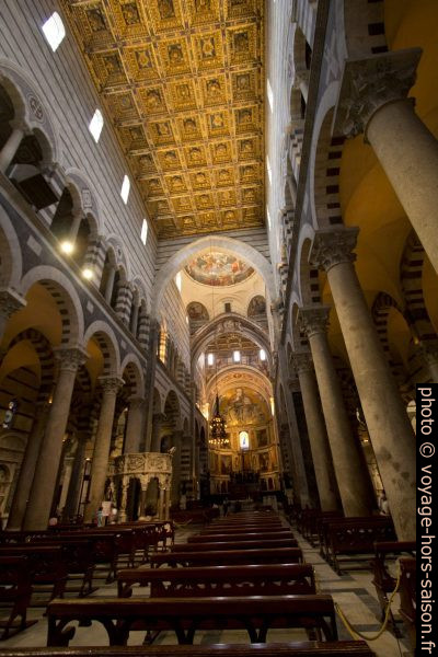 La nef de la cathédrale de Pise. Photo © André M. Winter