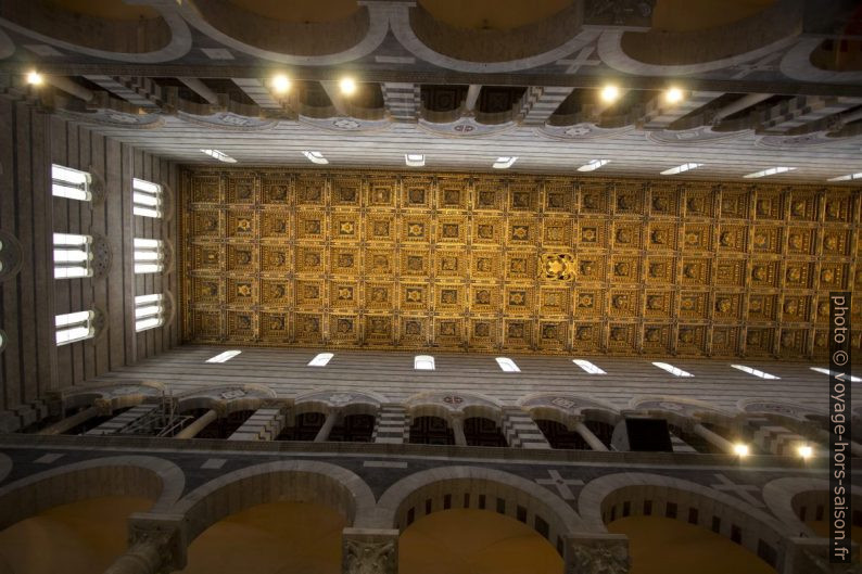 Plafond à caissons de la cathédrale de Pise. Photo © André M. Winter