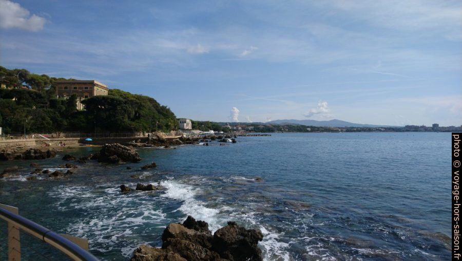 Vue retour de la Punta Righini vers Rosignano Solvay. Photo © André M. Winter