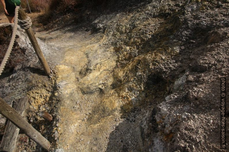 Chemin dans la zone thermale de Sasso Pisano. Photo © André M. Winter