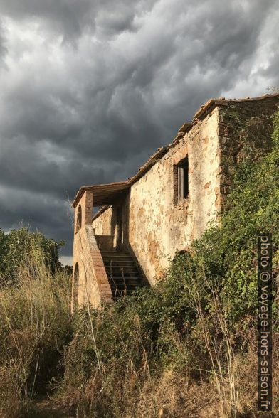 Ferme en ruine de Podere il Bagno. Photo © Alex Medwedeff