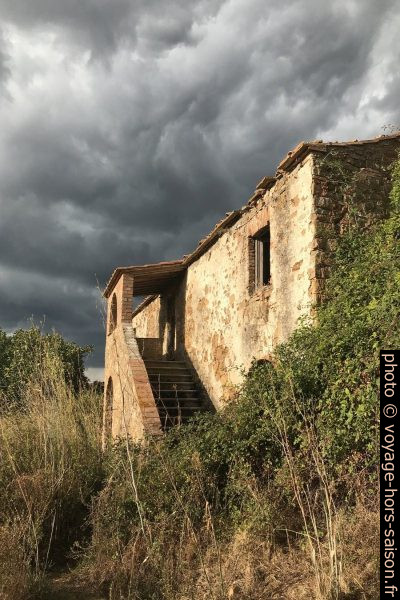 Ferme en ruine de Podere il Bagno. Photo © Alex Medwedeff