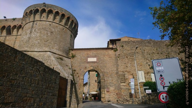 La Porta a Selci de Volterra. Photo © André M. Winter
