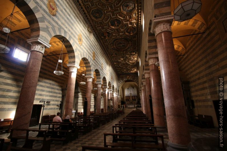 Nef de la Cathédrale Santa Maria Assunta de Volterra. Photo © André M. Winter