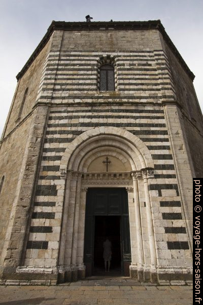 Battistero di San Giovanni di Volterra. Photo © André M. Winter