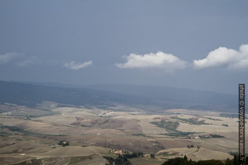 Le paysage au sud-ouest de Volterra. Photo © Alex Medwedeff