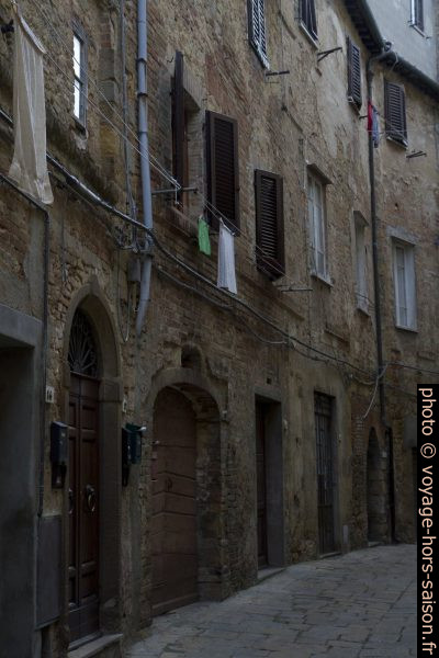 Ruelle à Volterra. Photo © Alex Medwedeff