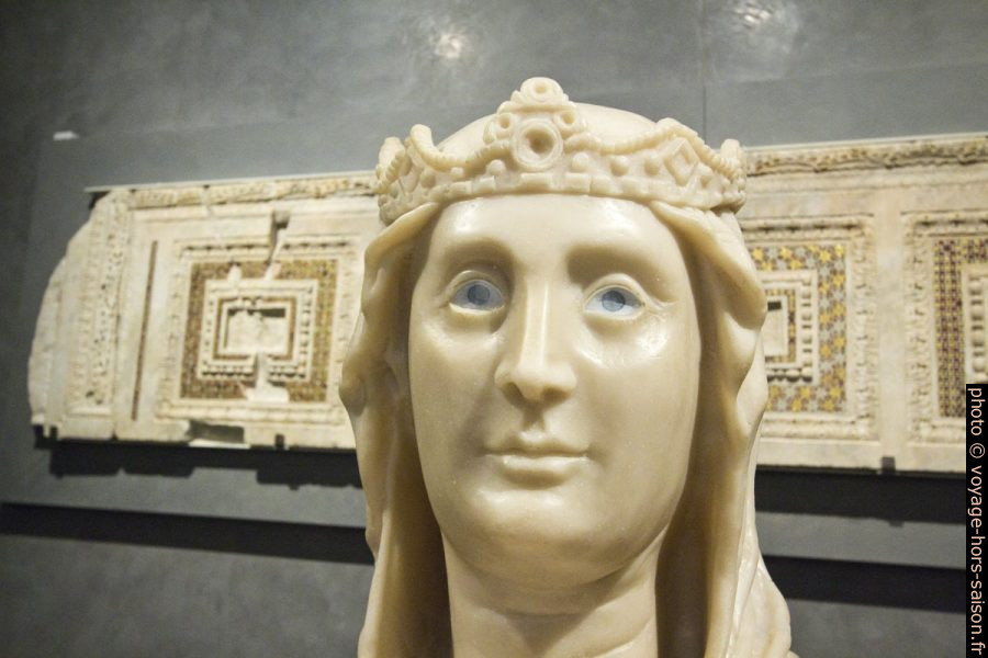 Copie de Marie aux yeux en verre par Arnolfo di Cambio. Photo © André M. Winter
