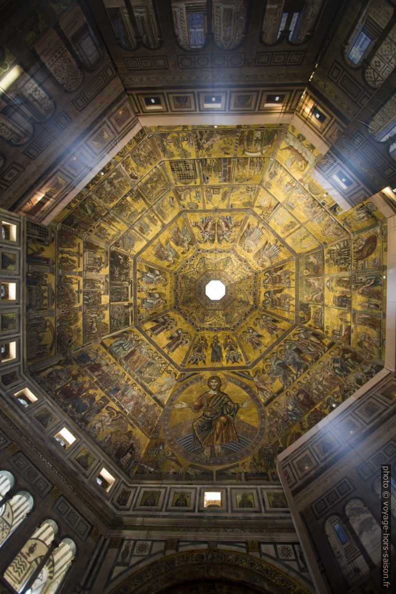 Mosaïque du plafond pyramidal du Baptistère de Florence. Photo © André M. Winter