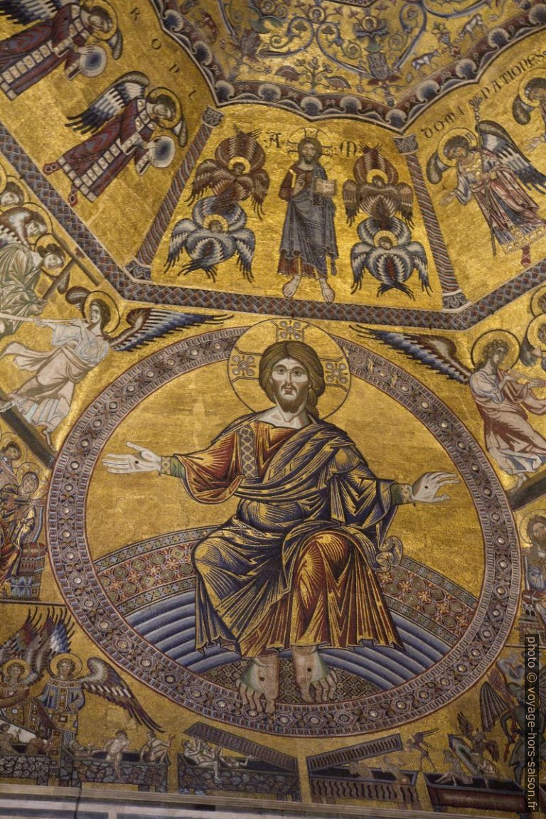 Christ du Jugement dernier monumental de la mosaïque du plafond du Baptistère de Florence. Photo © Alex Medwedeff