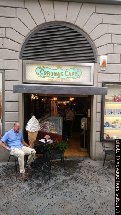 Coronas Café à Florence en 2020. Photo © André M. Winter