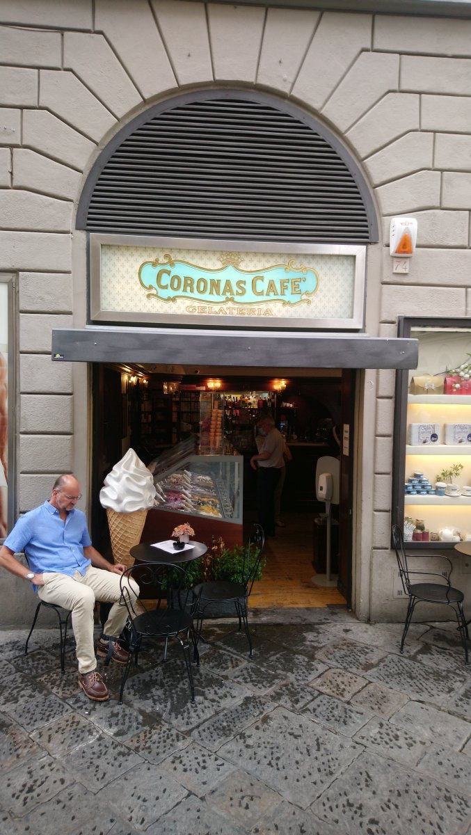 Coronas Café à Florence en 2020. Photo © André M. Winter