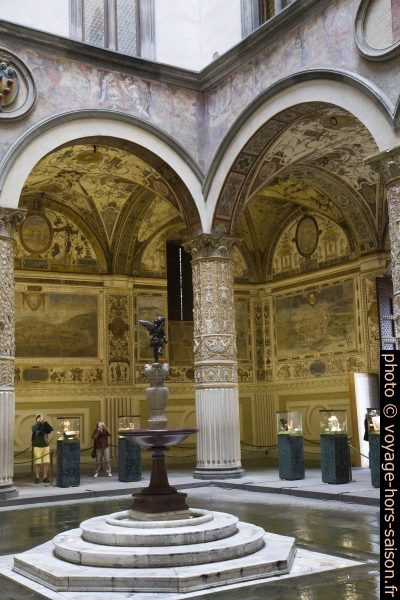 Le Cortile di Michelozzo du Palazzo Vecchio de Florence. Photo © Alex Medwedeff