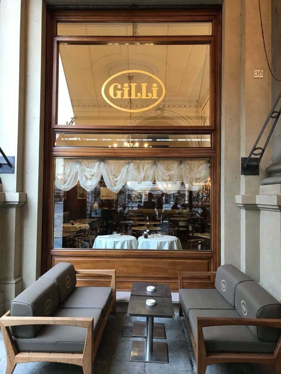 Terrasse du Café Gilli à Florence. Photo © Alex Medwedeff