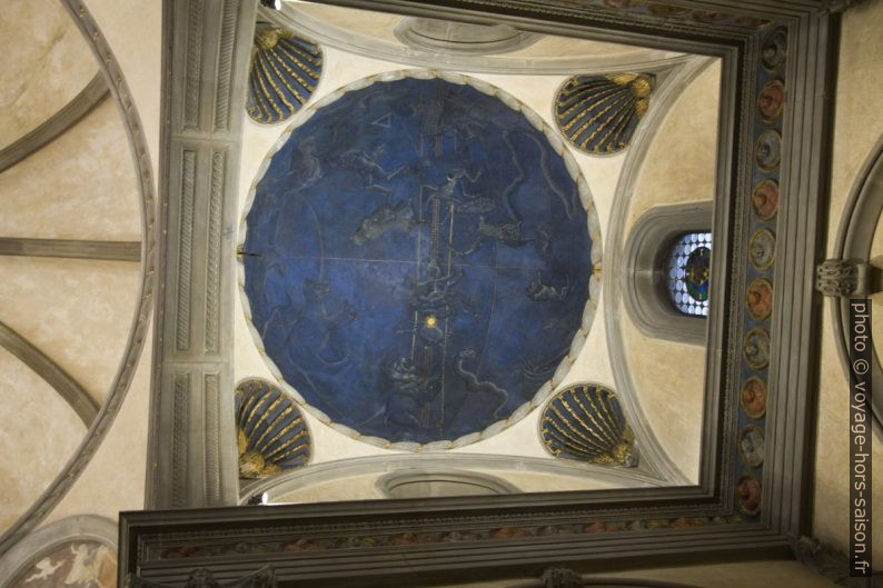 Coupole avec fresque céleste Cielo del Luglio 1442 de la Sagrestia Vecchia. Photo © André M. Winter