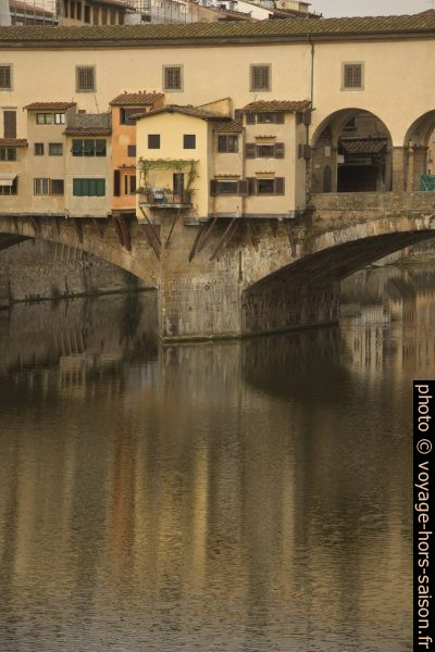 Échoppes accolées au Ponte Vecchio de Florence. Photo © André M. Winter