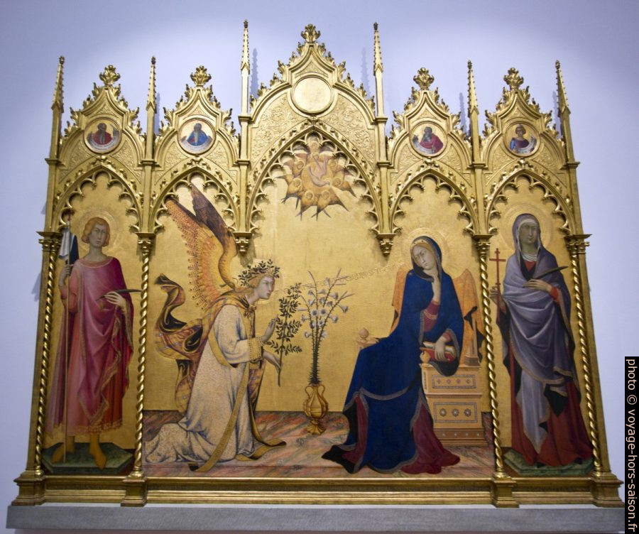 Annunciazione tra i santi Ansano e Margherita di Simone Martini e Lippo Memmi, 1333. Photo © André M. Winter