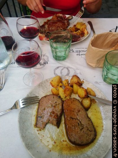 Polpettone e patata à la Trattoria Casalinga. Photo © André M. Winter