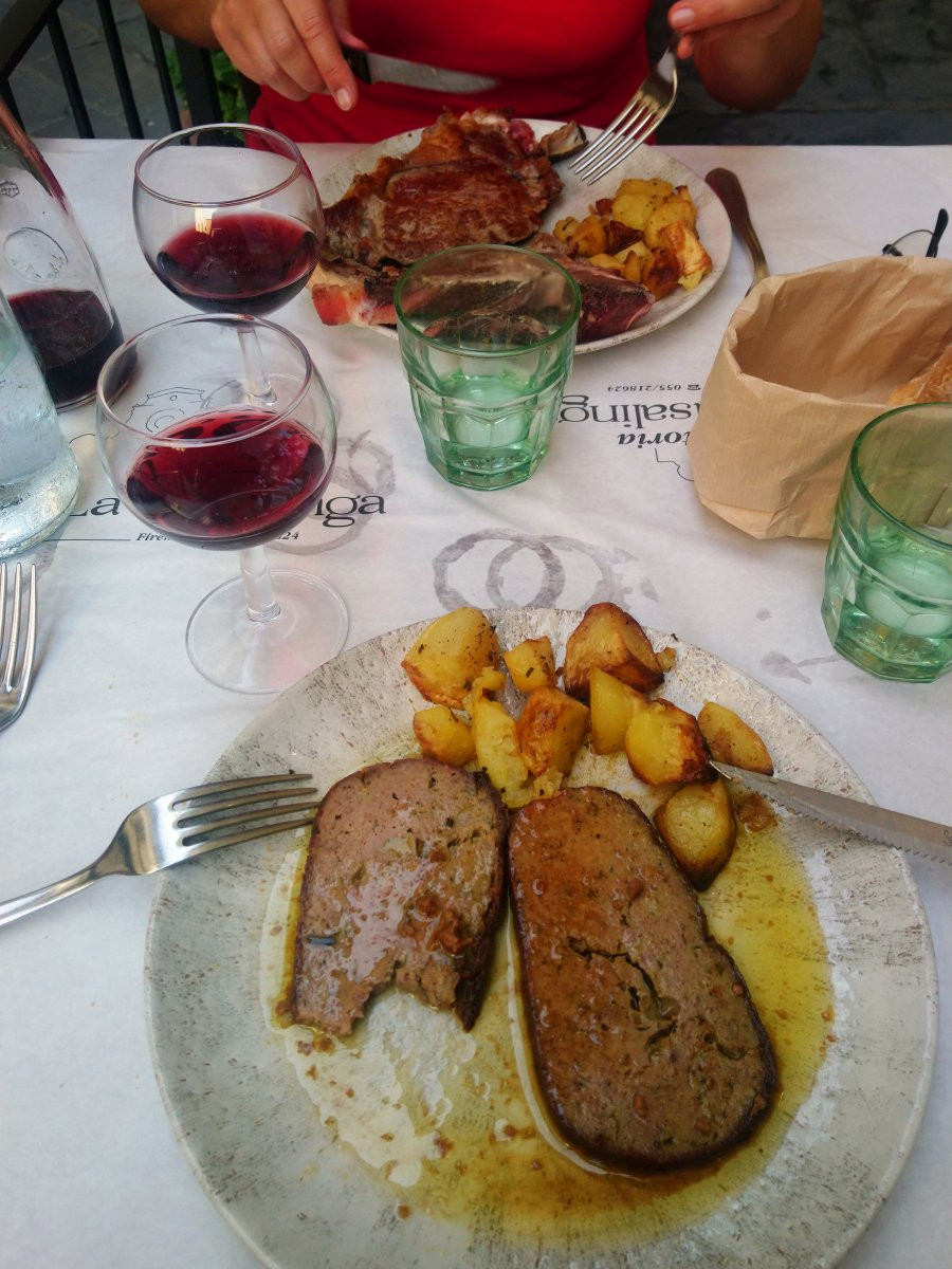 Polpettone e patata à la Trattoria Casalinga. Photo © André M. Winter