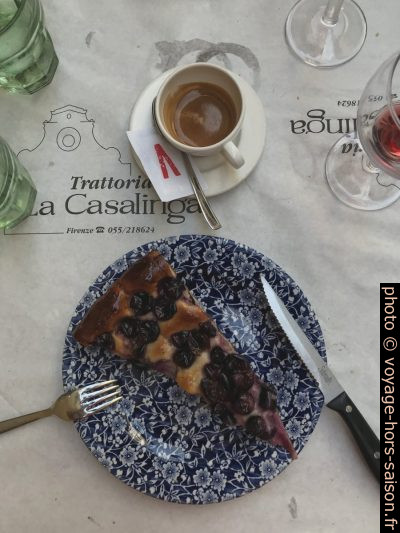 Schiacciata con l'uva e expresso. Photo © Alex Medwedeff