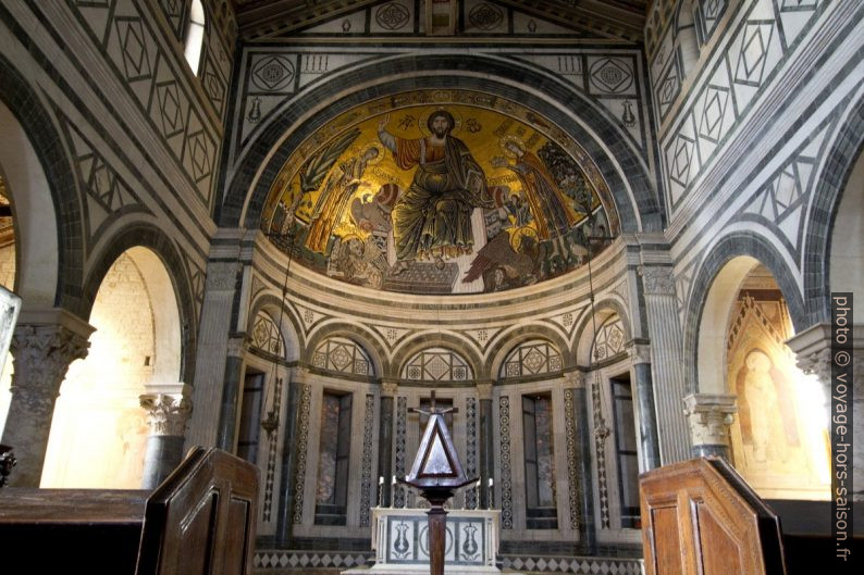 Christ pantocrator en mosaïque de l'abside dans la Basilique San Miniato al Monte. Photo © André M. Winter