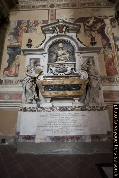 Monumento funebre di Galileo nella Chiesa di Santa Croce. Photo © André M. Winter