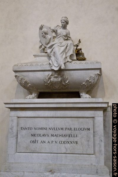 Monumento funebre di Niccolò Machiavelli nella Chiesa di Santa Croce. Photo © André M. Winter