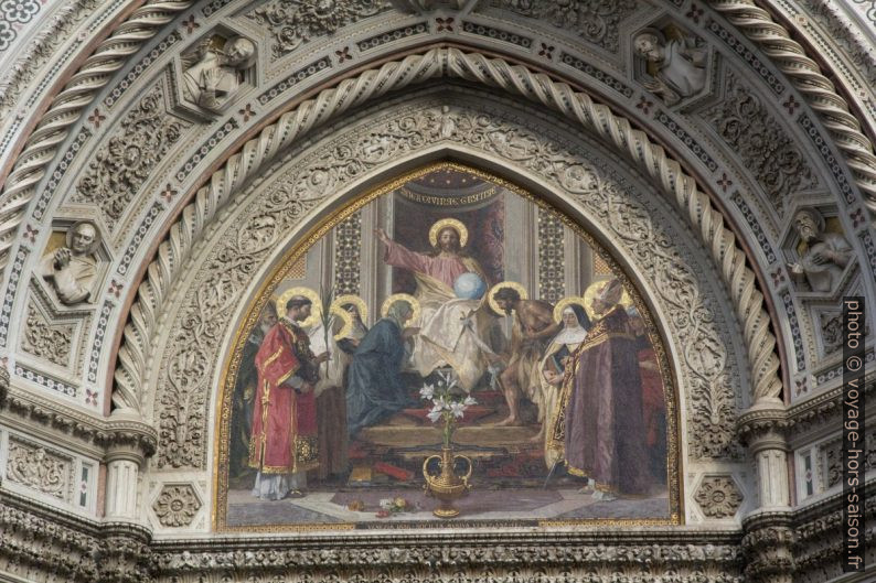 Décor de la porte principale de la cathédrale de Florence. Photo © André M. Winter