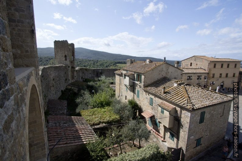 Tours de la muraille médiévale de Monteriggioni. Photo © André M. Winter