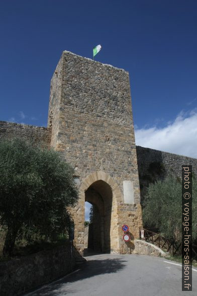 La Porta Franca di Monteriggioni. Photo © Alex Medwedeff