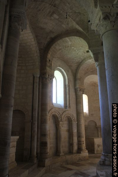 Déambulatoire de l'Abbaye de Sant'Antimo. Photo © Alex Medwedeff